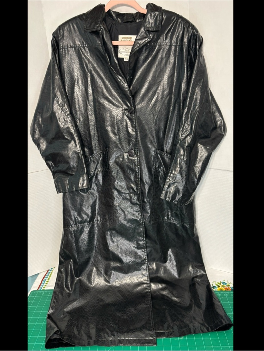 Vintage London Towne Women’s 7/8 R Black Faux Leather Faux Snakeskin Trench Coat